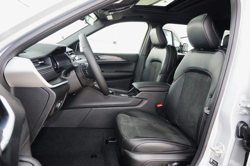 new 2025 Jeep Grand Cherokee car, priced at $43,620