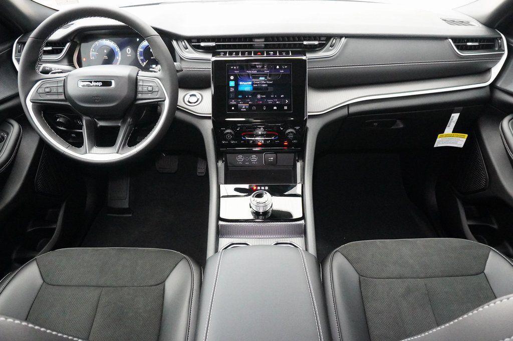 new 2025 Jeep Grand Cherokee car, priced at $43,620