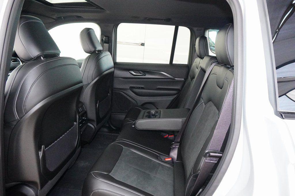 new 2025 Jeep Grand Cherokee car, priced at $43,620