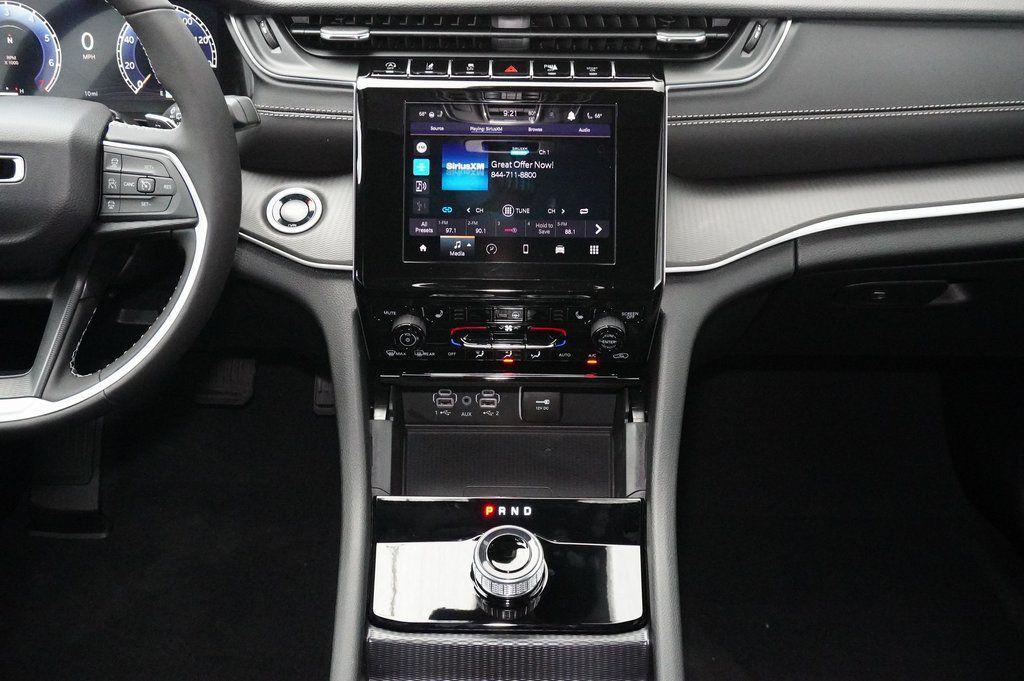 new 2025 Jeep Grand Cherokee car, priced at $43,620