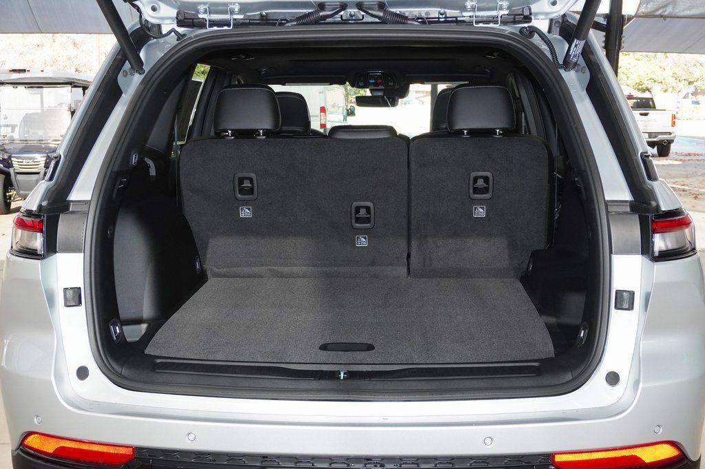 new 2025 Jeep Grand Cherokee car, priced at $43,620