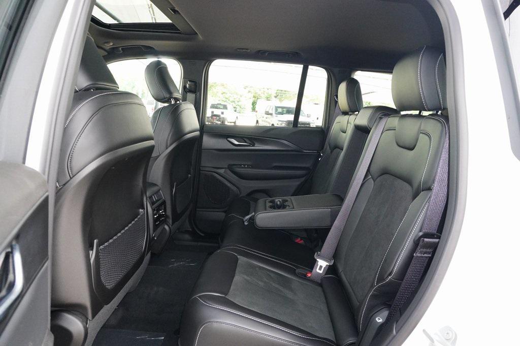 new 2025 Jeep Grand Cherokee car, priced at $40,066