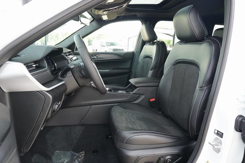 new 2025 Jeep Grand Cherokee car, priced at $40,066