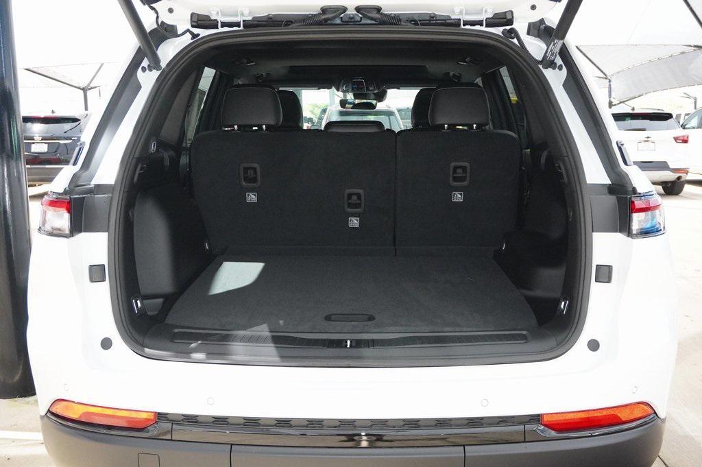 new 2025 Jeep Grand Cherokee car, priced at $40,066