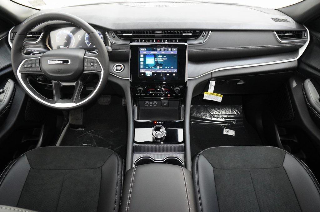 new 2025 Jeep Grand Cherokee car, priced at $40,066