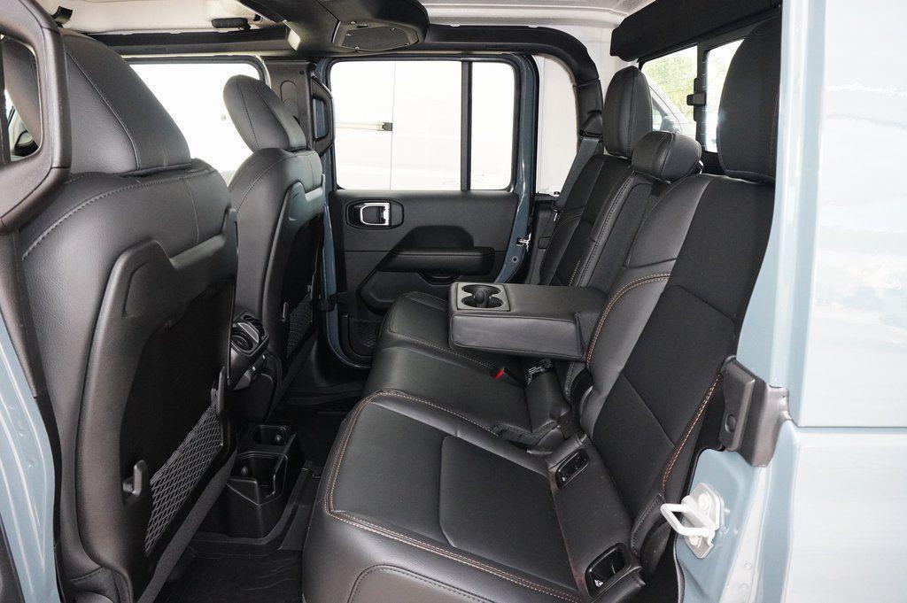 new 2025 Jeep Gladiator car, priced at $45,039