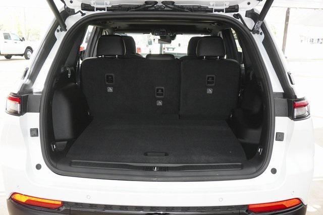 new 2025 Jeep Grand Cherokee car, priced at $42,018