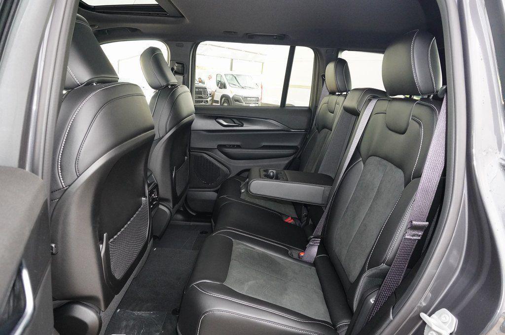 new 2025 Jeep Grand Cherokee car, priced at $38,525