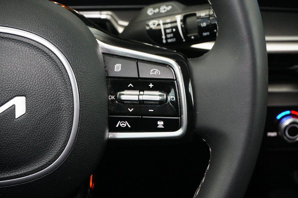 used 2025 Kia Sorento car, priced at $33,999