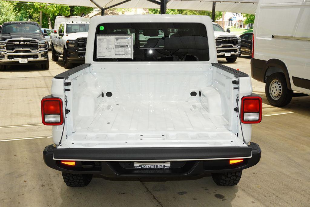 new 2026 Jeep Gladiator car, priced at $45,803