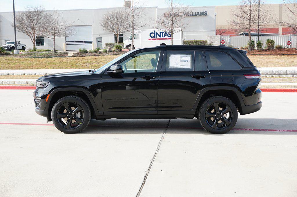new 2025 Jeep Grand Cherokee car, priced at $47,354