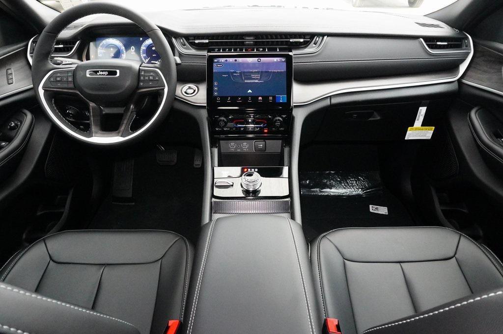new 2025 Jeep Grand Cherokee car, priced at $47,929