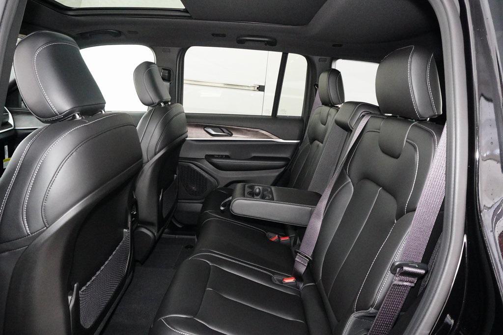 new 2025 Jeep Grand Cherokee car, priced at $47,929