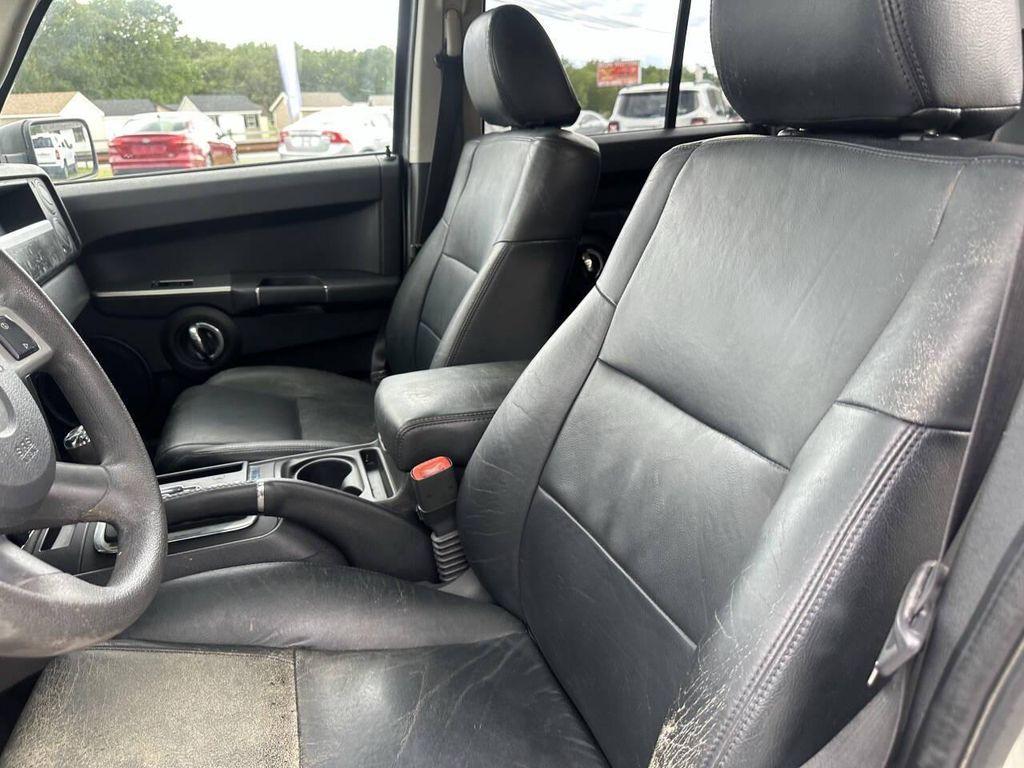 2010 White Jeep Commander