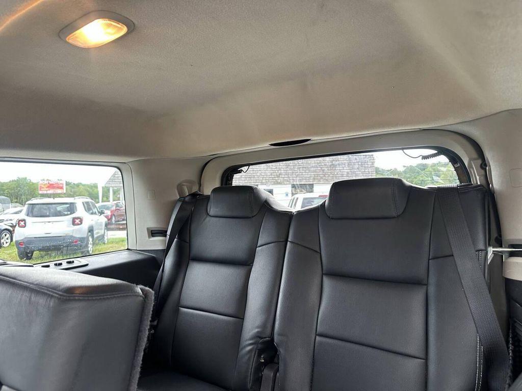2010 White Jeep Commander