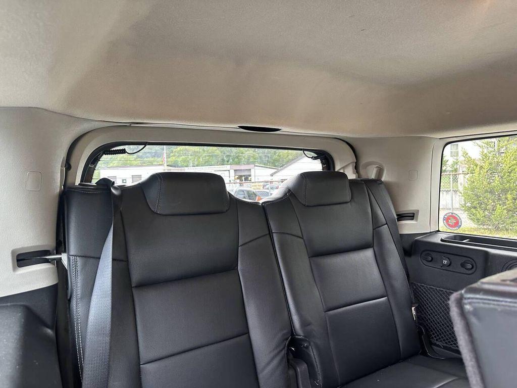 2010 White Jeep Commander