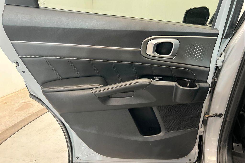 used 2022 Kia Sorento car, priced at $27,618