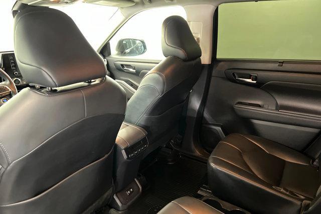 used 2020 Toyota Highlander car, priced at $26,992