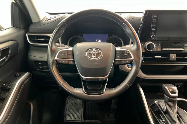 used 2020 Toyota Highlander car, priced at $26,992