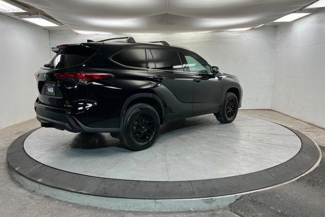 used 2020 Toyota Highlander car, priced at $26,992