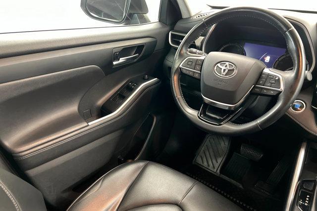 used 2020 Toyota Highlander car, priced at $26,992