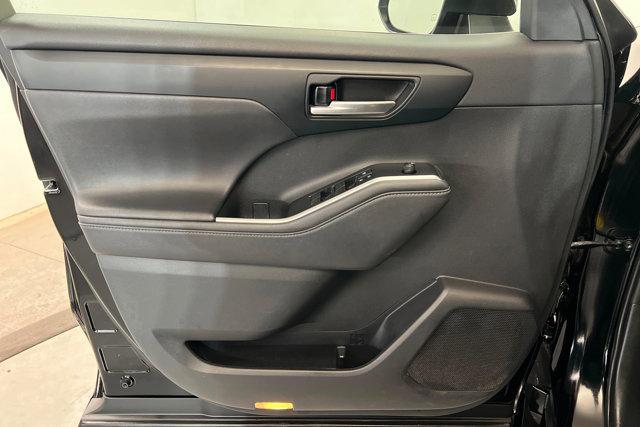used 2020 Toyota Highlander car, priced at $26,992