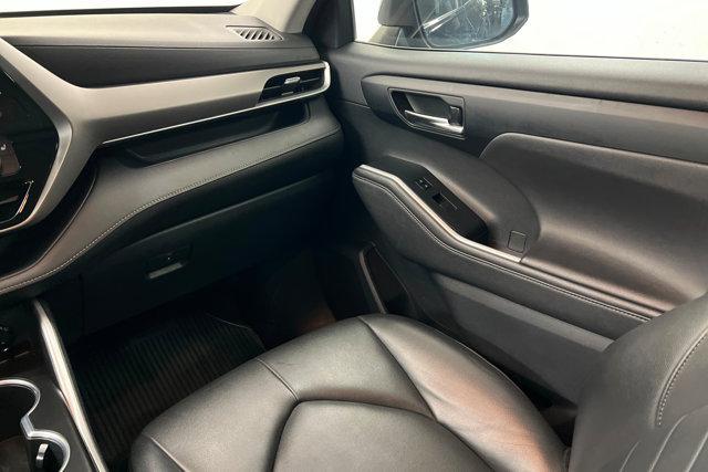 used 2020 Toyota Highlander car, priced at $26,992