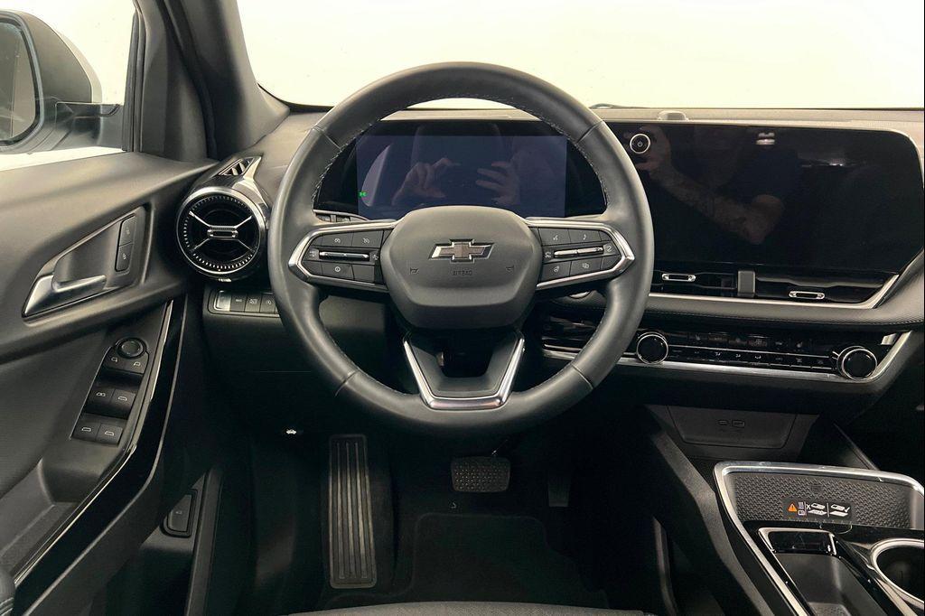 used 2025 Chevrolet Equinox car, priced at $30,326