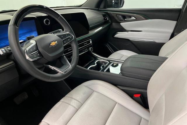 used 2025 Chevrolet Traverse car, priced at $48,692