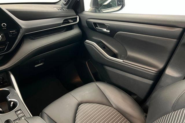 used 2025 Toyota Highlander car, priced at $47,714