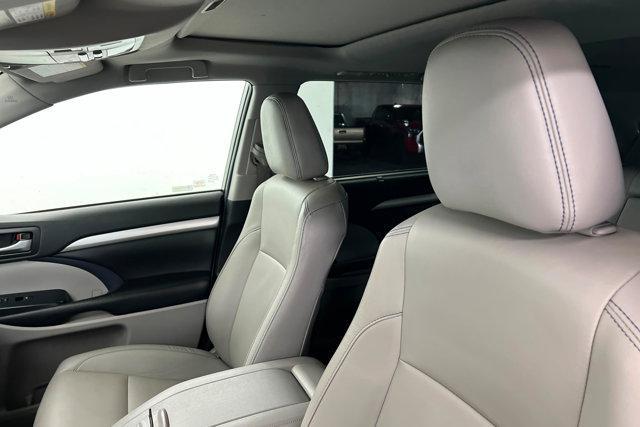 used 2019 Toyota Highlander Hybrid car, priced at $24,448