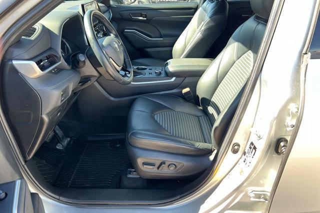 used 2022 Toyota Highlander car, priced at $31,334