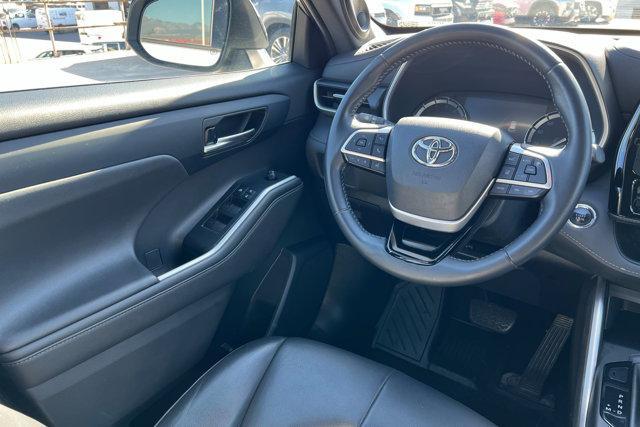 used 2022 Toyota Highlander car, priced at $31,334