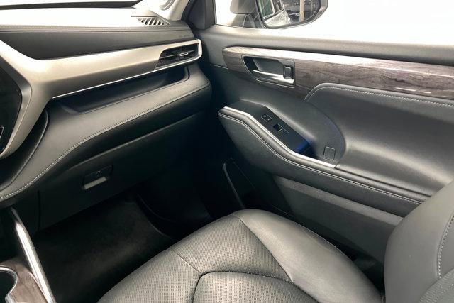 used 2020 Toyota Highlander car, priced at $28,752