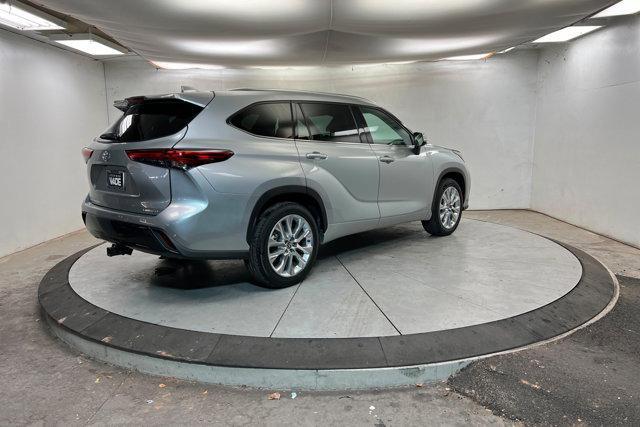 used 2020 Toyota Highlander car, priced at $28,752