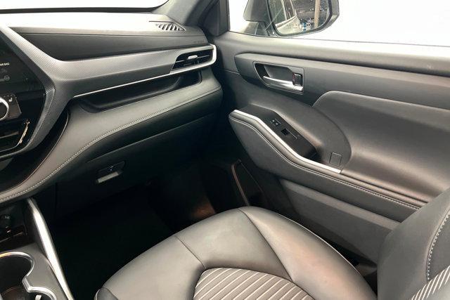 used 2025 Toyota Highlander car, priced at $46,146