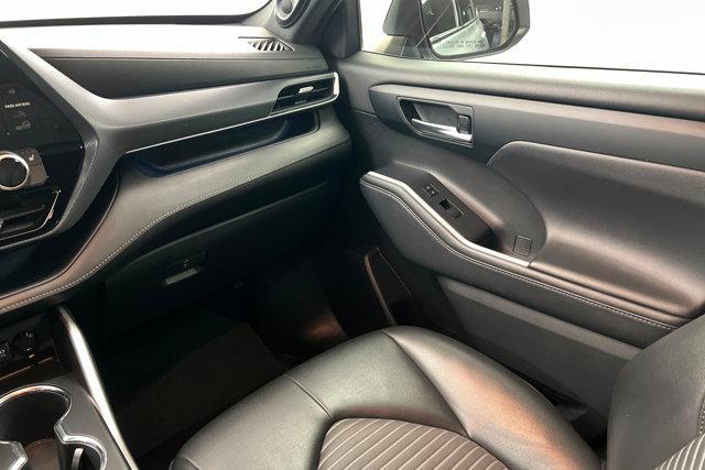 used 2021 Toyota Highlander car, priced at $37,138