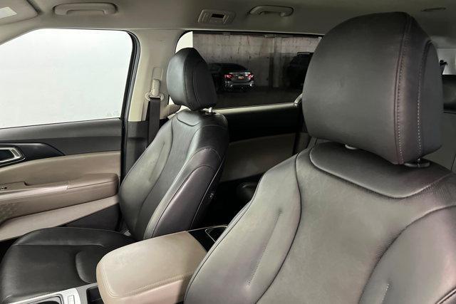 used 2025 Kia Carnival Hybrid car, priced at $39,174
