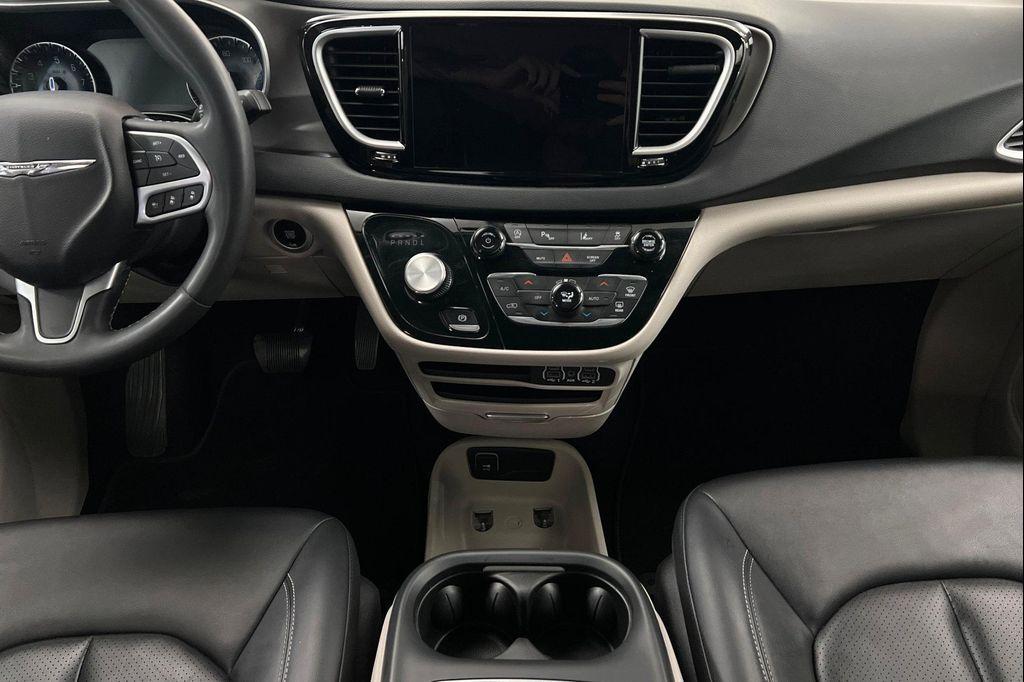 used 2024 Chrysler Pacifica car, priced at $29,991