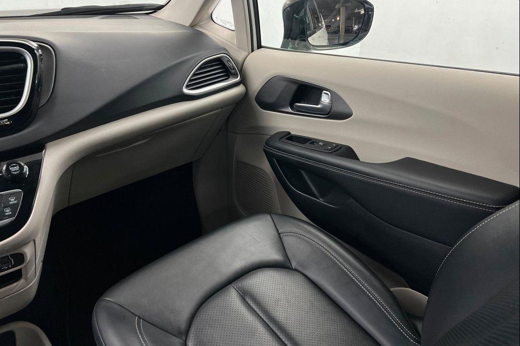 used 2024 Chrysler Pacifica car, priced at $29,991