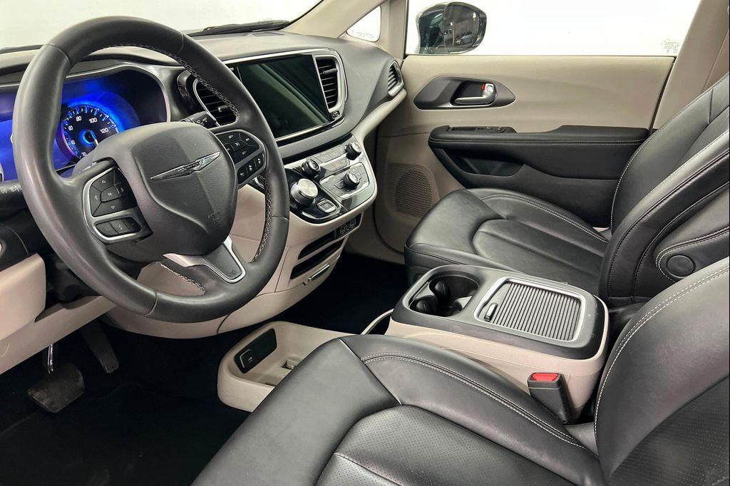used 2024 Chrysler Pacifica car, priced at $29,991