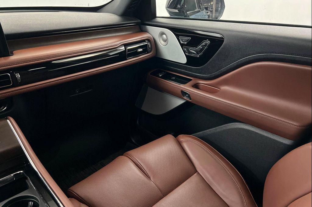 used 2025 Lincoln Aviator car, priced at $70,324