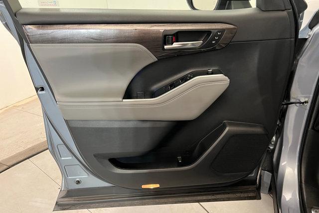 used 2022 Toyota Highlander car, priced at $36,368
