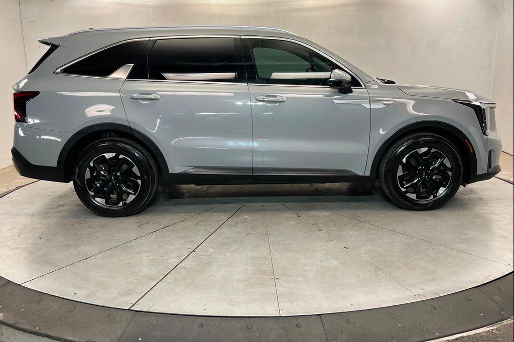 used 2024 Kia Sorento car, priced at $32,123