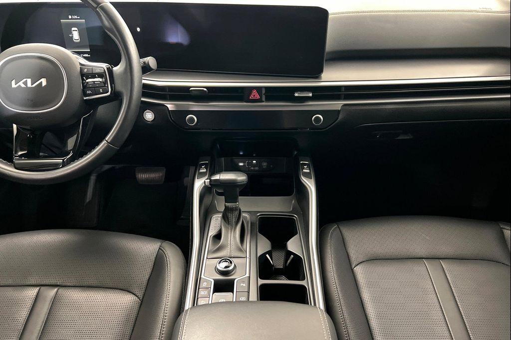 used 2024 Kia Sorento car, priced at $32,123