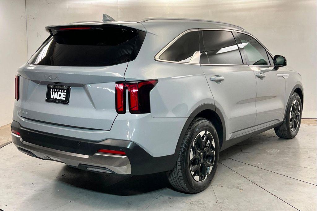 used 2024 Kia Sorento car, priced at $32,123