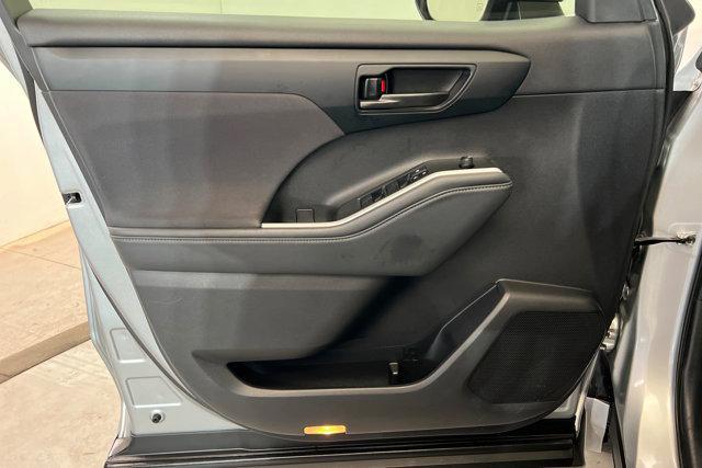 used 2022 Toyota Highlander Hybrid car, priced at $31,985