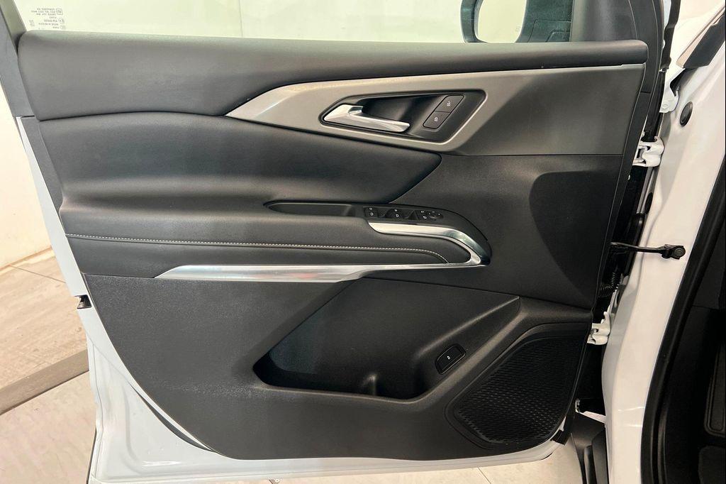 used 2025 Chevrolet Traverse car, priced at $42,249