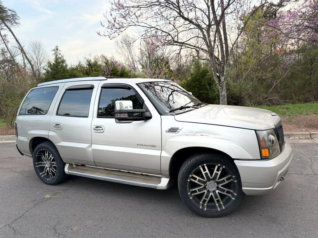 used 2006 Cadillac Escalade car, priced at $3,999