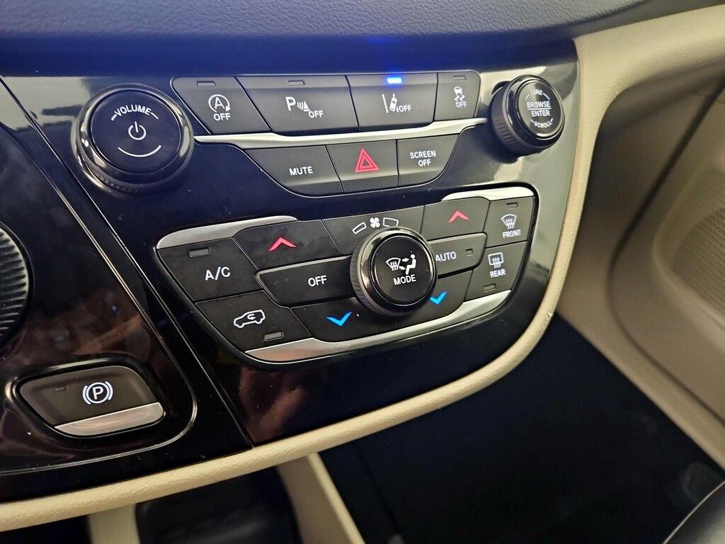 used 2024 Chrysler Pacifica car, priced at $28,998